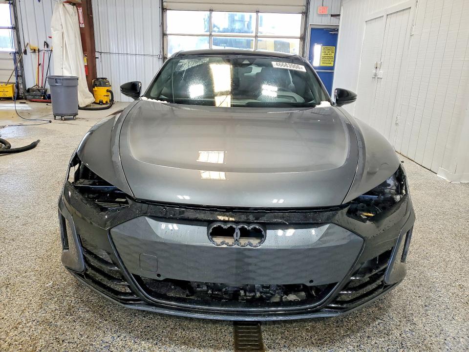 46683906 :رقم المزاد ، WAUBHBFW0N7902202 vin ، 2022 Audi Rs E-tron Gt مزاد بيع