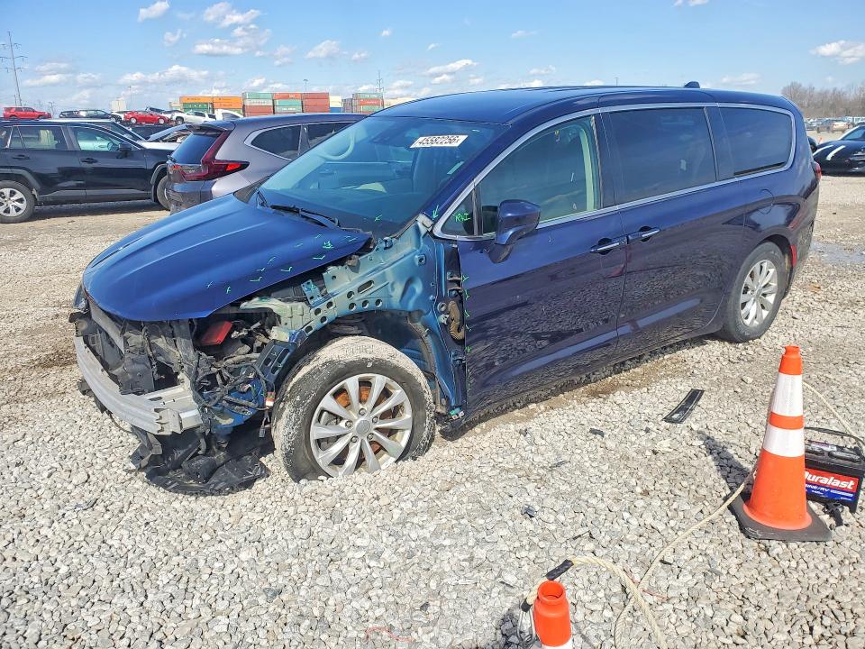 Auction sale of the 2019 Chrysler Pacifica, vin: 2C4RC1FG1KR559512, lot number: 45582256