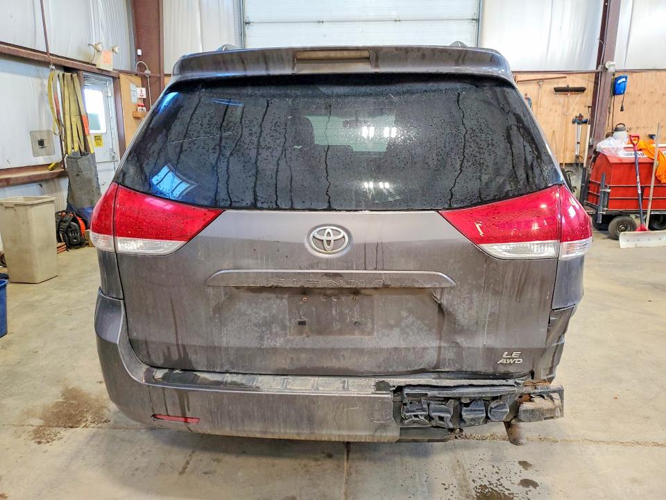 79624065 :رقم المزاد ، 5TDJK3DC3BS022630 vin ، 2011 Toyota Sienna مزاد بيع
