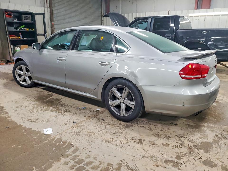 41725706 :رقم المزاد ، 1VWBP7A37DC097981 vin ، 2013 Volkswagen Passat مزاد بيع