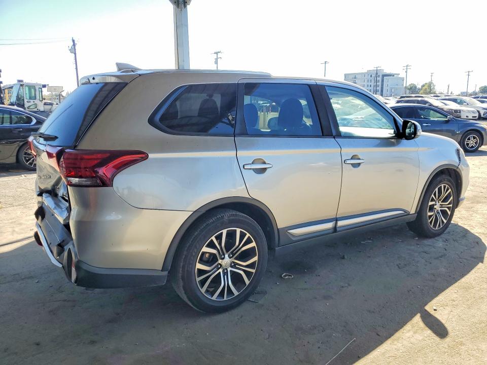 Продаж на аукціоні авто 2018 Mitsubishi Outlander, vin: JA4AD3A3XJJ004288, номер лоту: 47037176