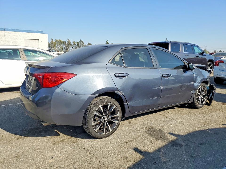 47650436 :رقم المزاد ، 5YFBURHEXJP758565 vin ، 2018 Toyota Corolla مزاد بيع