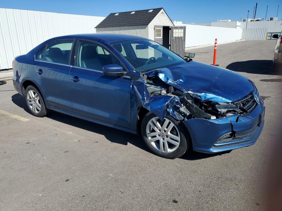 46696816 :رقم المزاد ، 3VW2B7AJ2HM354613 vin ، 2017 Volkswagen Jetta مزاد بيع