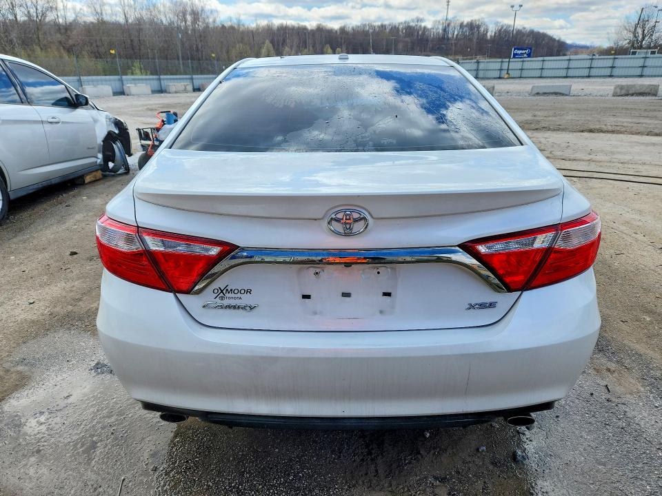 46527566 :رقم المزاد ، 4T1BK1FK8GU576564 vin ، 2016 Toyota Camry مزاد بيع