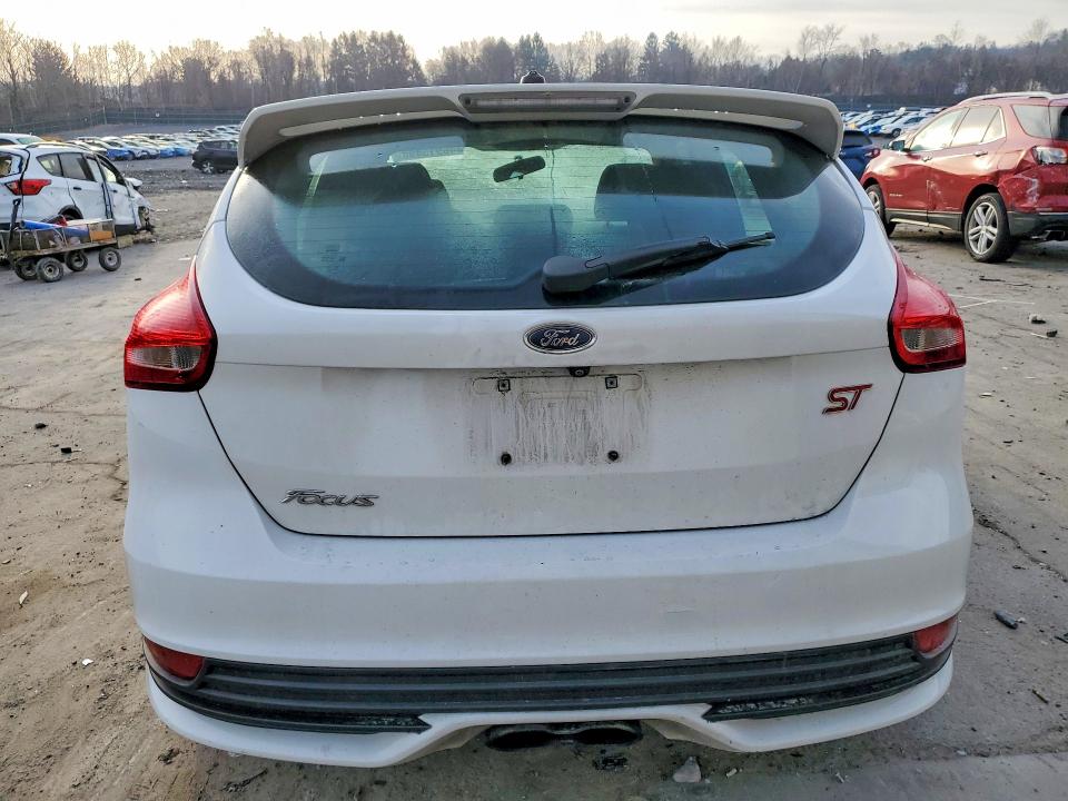 2017 Ford Focus მანქანა იყიდება აუქციონზე, vin: 1FADP3L96HL281259, აუქციონის ნომერი: 46915496