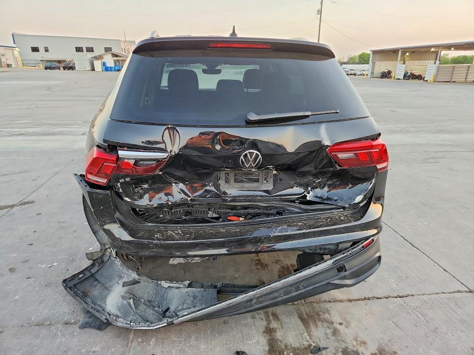 47541036 :رقم المزاد ، 3VV3B7AX0NM013381 vin ، 2022 Volkswagen Tiguan مزاد بيع