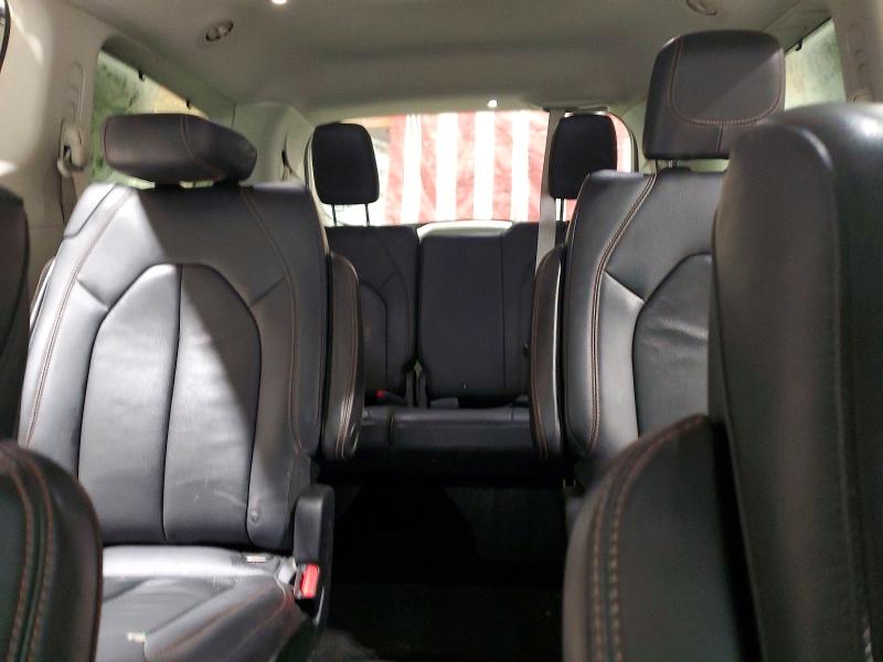 45631656 :رقم المزاد ، 2C4RC1EG2JR111103 vin ، 2018 Chrysler Pacifica مزاد بيع