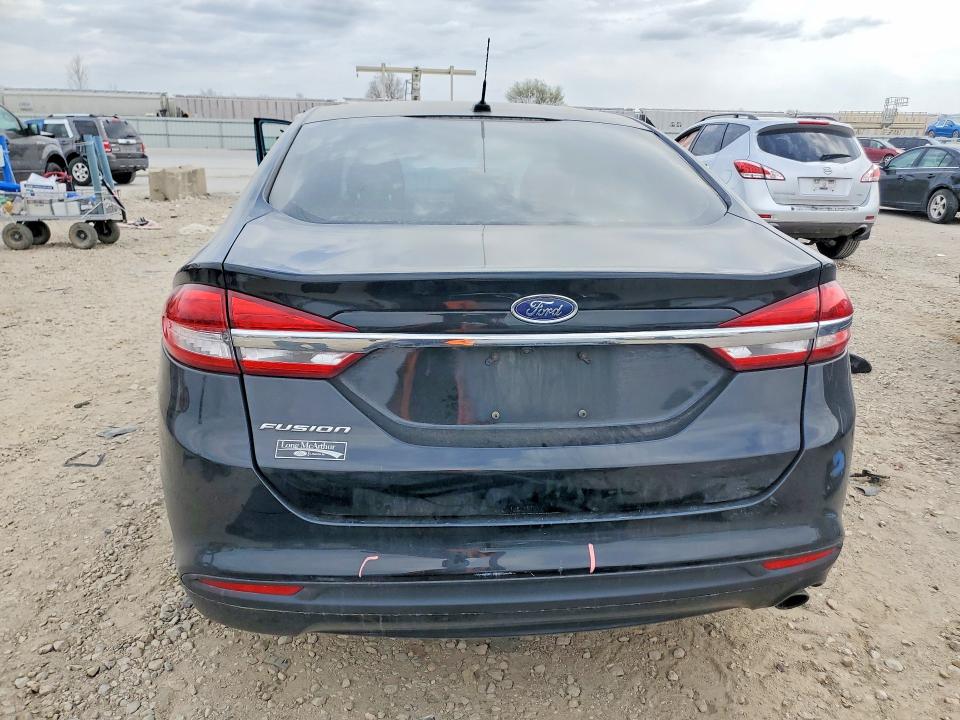47589266 :رقم المزاد ، 3FA6P0G71JR114962 vin ، 2018 Ford Fusion مزاد بيع