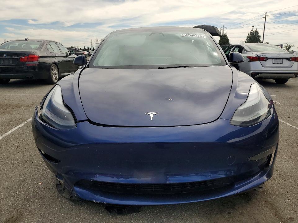 45804376 :رقم المزاد ، 5YJ3E1EB7NF135841 vin ، 2022 Tesla Model 3 مزاد بيع