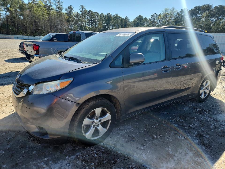 46406096 :رقم المزاد ، 5TDKK3DC3DS337693 vin ، 2013 Toyota Sienna مزاد بيع