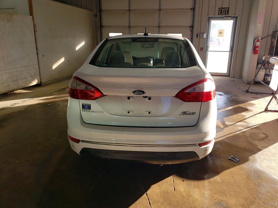47341696 :رقم المزاد ، 3FADP4CJ3FM205445 vin ، 2015 Ford Fiesta مزاد بيع