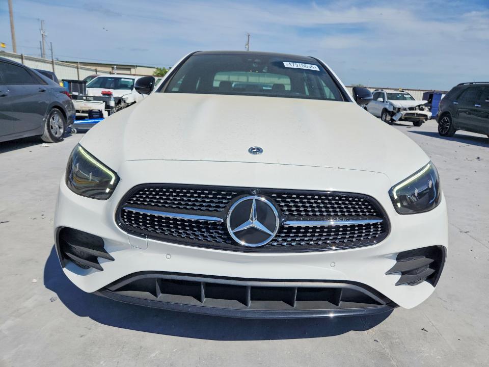 47975656 :رقم المزاد ، W1KZF8DB9NB044872 vin ، 2022 Mercedes-benz E مزاد بيع