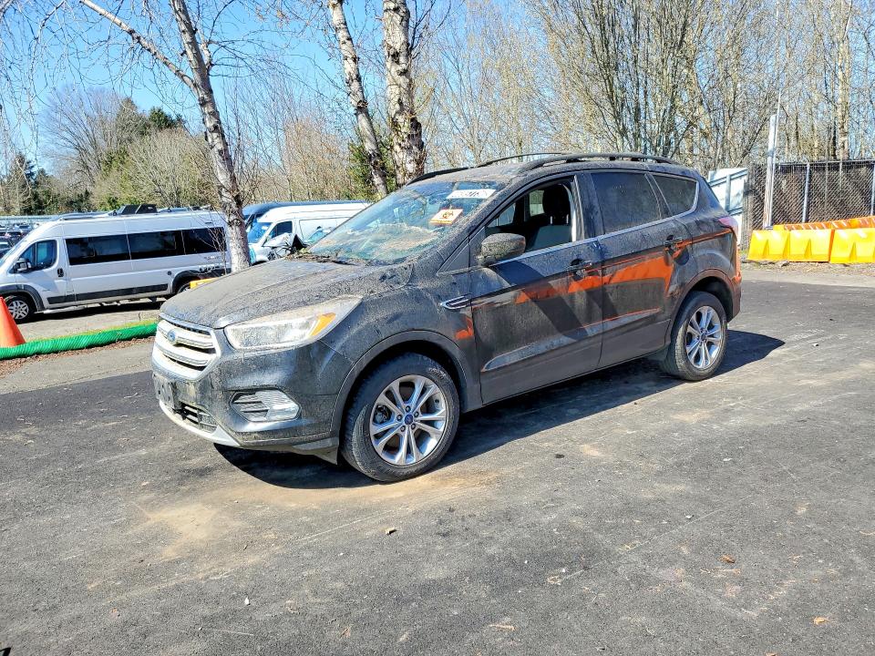 46957736 :رقم المزاد ، 1FMCU9GD8JUA86811 vin ، 2018 Ford Escape مزاد بيع