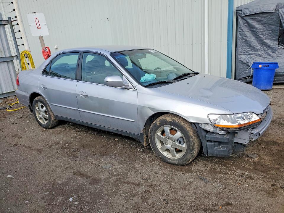 2000 Honda Accord მანქანა იყიდება აუქციონზე, vin: 1HGCG5671YA813817, აუქციონის ნომერი: 79983825