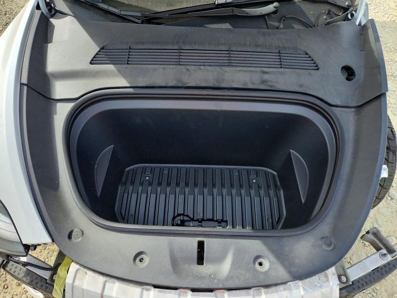 47912826 :رقم المزاد ، 7SAYGDEE2PF676488 vin ، 2023 Tesla Y مزاد بيع