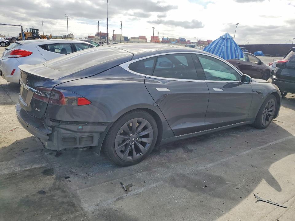 41916776 :رقم المزاد ، 5YJSA1E26HF219371 vin ، 2017 Tesla Model S مزاد بيع