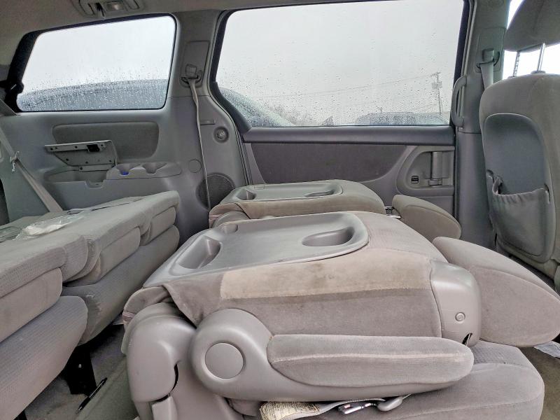 2004 Toyota Sienna მანქანა იყიდება აუქციონზე, vin: 5TDBA23CX4S016118, აუქციონის ნომერი: 79319195