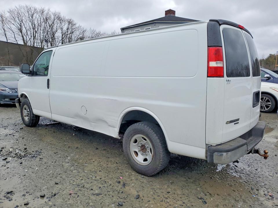 46351626 :رقم المزاد ، 1GCWGGCFXF1234633 vin ، 2015 Chev Express G2500 مزاد بيع
