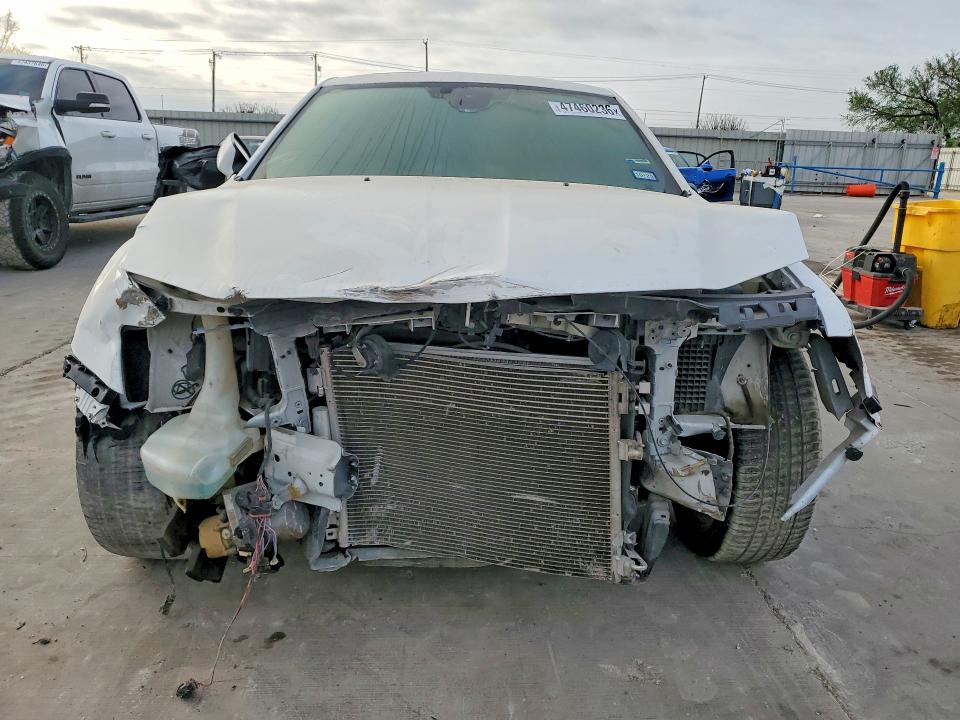 2013 Chrysler 300 მანქანა იყიდება აუქციონზე, vin: 2C3CCABG3DH551548, აუქციონის ნომერი: 47460236
