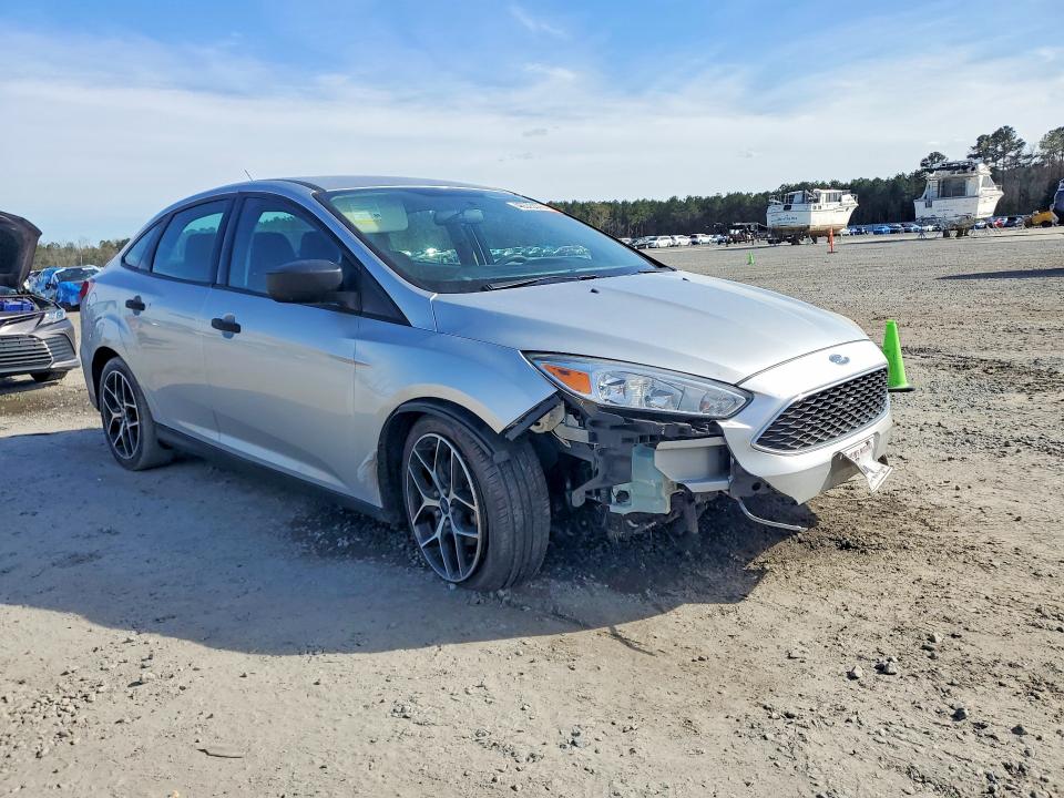 46573376 :رقم المزاد ، 1FADP3E28JL300335 vin ، 2018 Ford Focus مزاد بيع