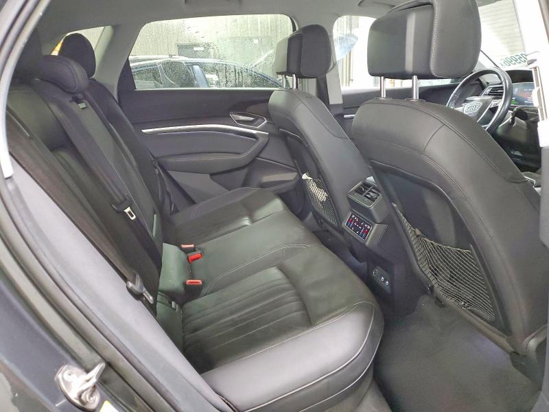 46695996 :رقم المزاد ، WA1LAAGE7MB003631 vin ، 2021 Audi E-tron مزاد بيع