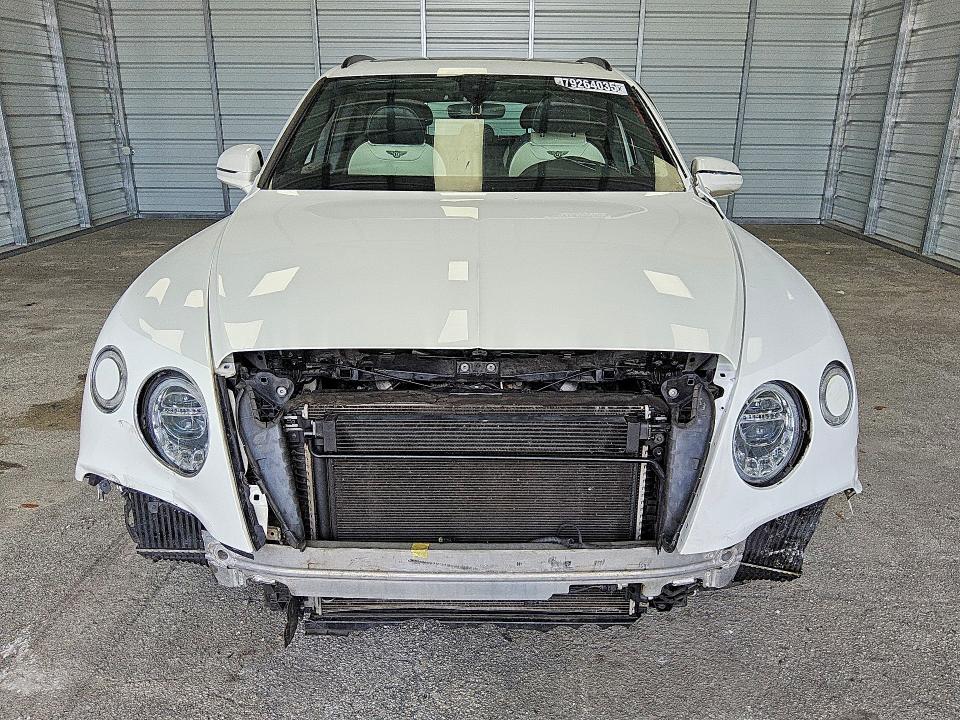 2017 Bently Bentayga მანქანა იყიდება აუქციონზე, vin: SJAAC2ZV8HC015170, აუქციონის ნომერი: 49638436