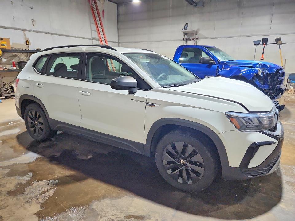 46319186 :رقم المزاد ، 3VVAX7B25NM077959 vin ، 2022 Volkswagen Taos مزاد بيع