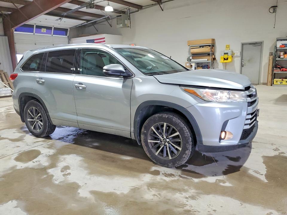 46449026 :رقم المزاد ، 5TDJZRFH2JS812300 vin ، 2018 Toyota Highlander مزاد بيع