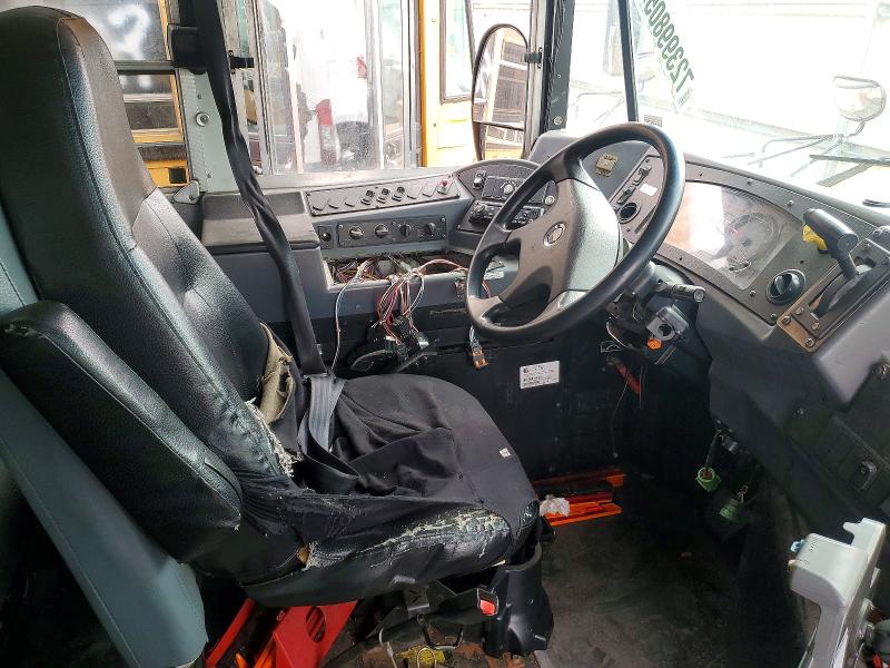 72399805 :رقم المزاد ، 1BAKGCPA8BF279566 vin ، 2011 Blubird School Bus / Transit Bus مزاد بيع