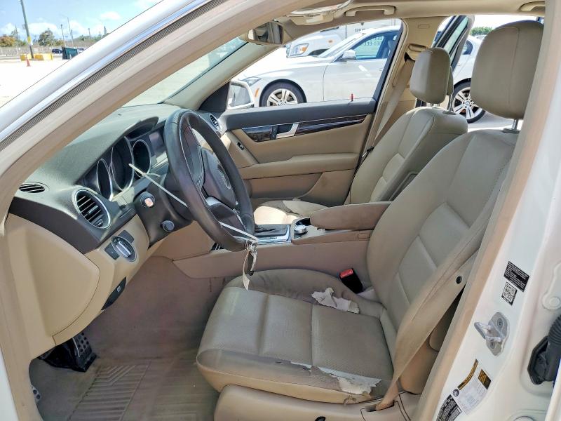 Продаж на аукціоні авто 2014 Mercedes-benz C, vin: WDDGF4HB7EA963561, номер лоту: 46090106