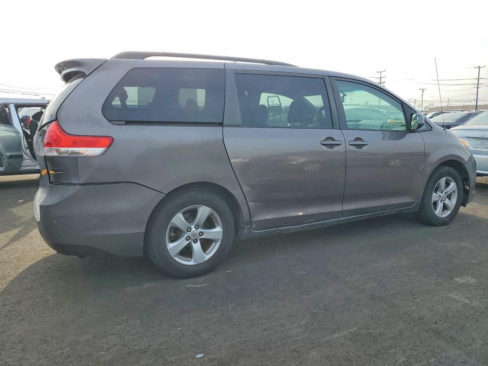Auction sale of the 2011 Toyota Sienna, vin: 5TDKK3DC0BS046212, lot number: 78307125