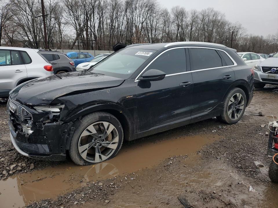 Auction sale of the 2022 Audi E-tron, vin: WA1AAAGE1NB005612, lot number: 41757696