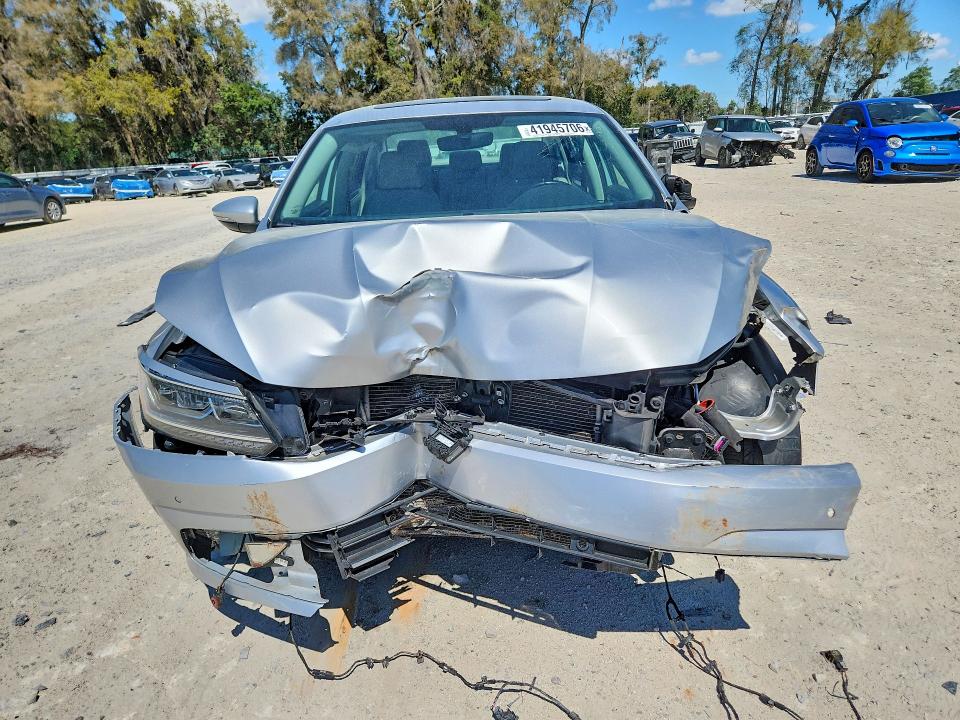 41945706 :رقم المزاد ، 1VWBA7A3XJC008045 vin ، 2018 Volkswagen Passat مزاد بيع