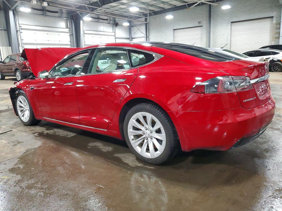 48103696 :رقم المزاد ، 5YJSA1E24JF244601 vin ، 2018 Tesla Model S مزاد بيع