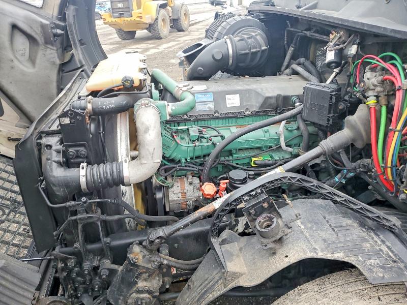 45617036 :رقم المزاد ، 4V4NC9EH8GN932447 vin ، 2016 Volvo Vn مزاد بيع