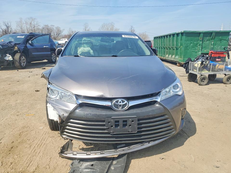 47289516 :رقم المزاد ، 4T1BF1FK5FU878056 vin ، 2015 Toyota Camry مزاد بيع
