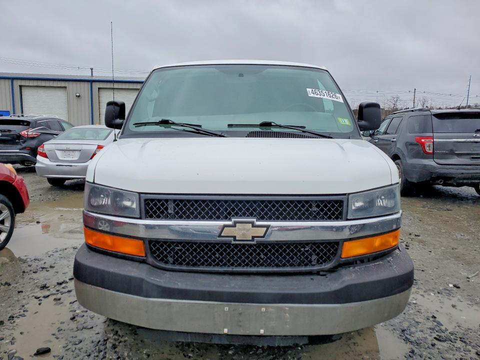 46351626 :رقم المزاد ، 1GCWGGCFXF1234633 vin ، 2015 Chev Express G2500 مزاد بيع