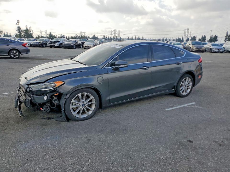 2020 Ford Fusion მანქანა იყიდება აუქციონზე, vin: 3FA6P0SU8LR261036, აუქციონის ნომერი: 41663746