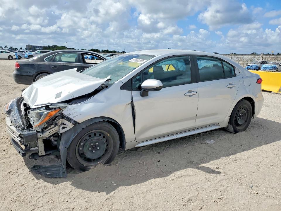 41882096 :رقم المزاد ، 5YFEPMAE4NP338632 vin ، 2022 Toyota Corolla مزاد بيع