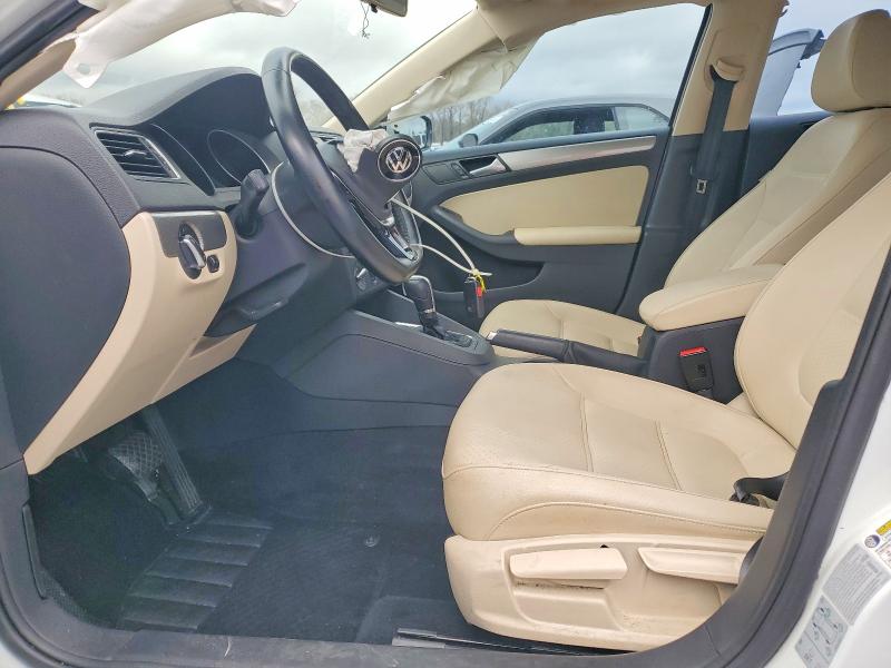 41805146 :رقم المزاد ، 3VWDB7AJ5HM385394 vin ، 2017 Volkswagen Jetta مزاد بيع