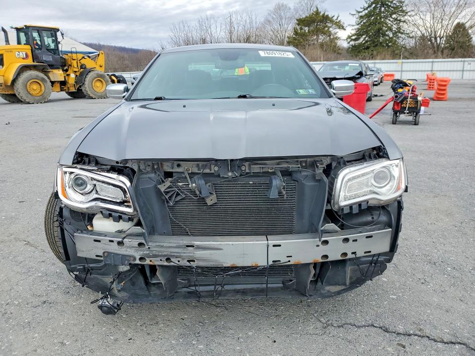 78091825 :رقم المزاد ، 2C3CA6CT1BH579926 vin ، 2011 Chrysler 300c مزاد بيع