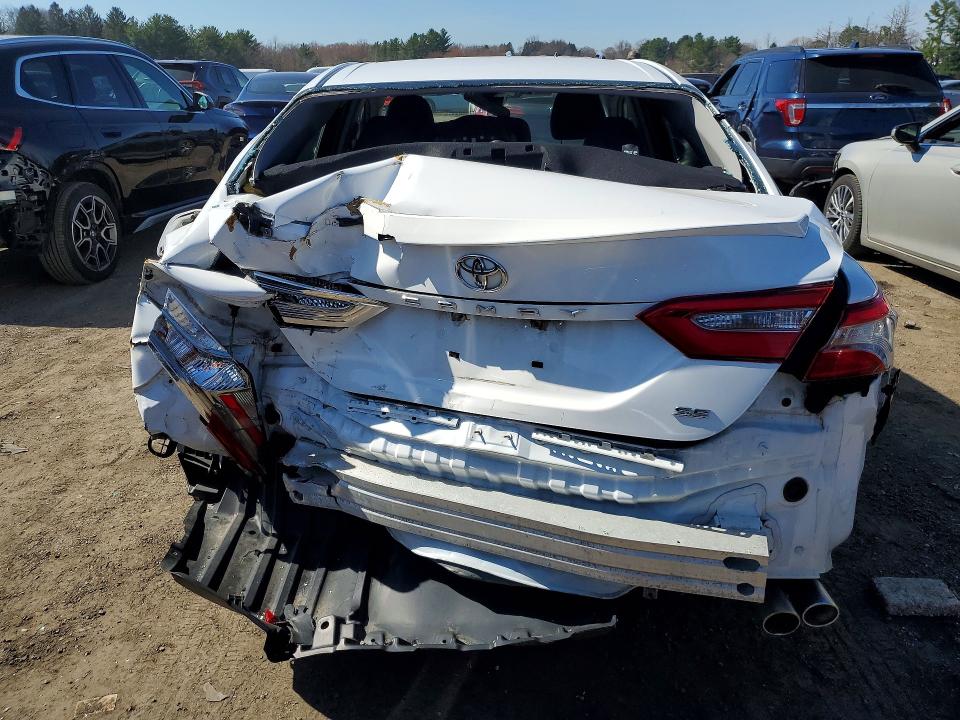2018 Toyota Camry მანქანა იყიდება აუქციონზე, vin: 4T1B11HK4JU643894, აუქციონის ნომერი: 49740526