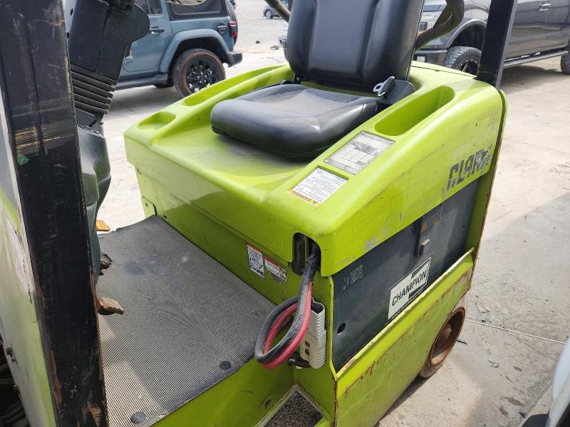 53296636 :رقم المزاد ، ECG35800696843F vin ، 1999 Clark Forklift Forklift مزاد بيع