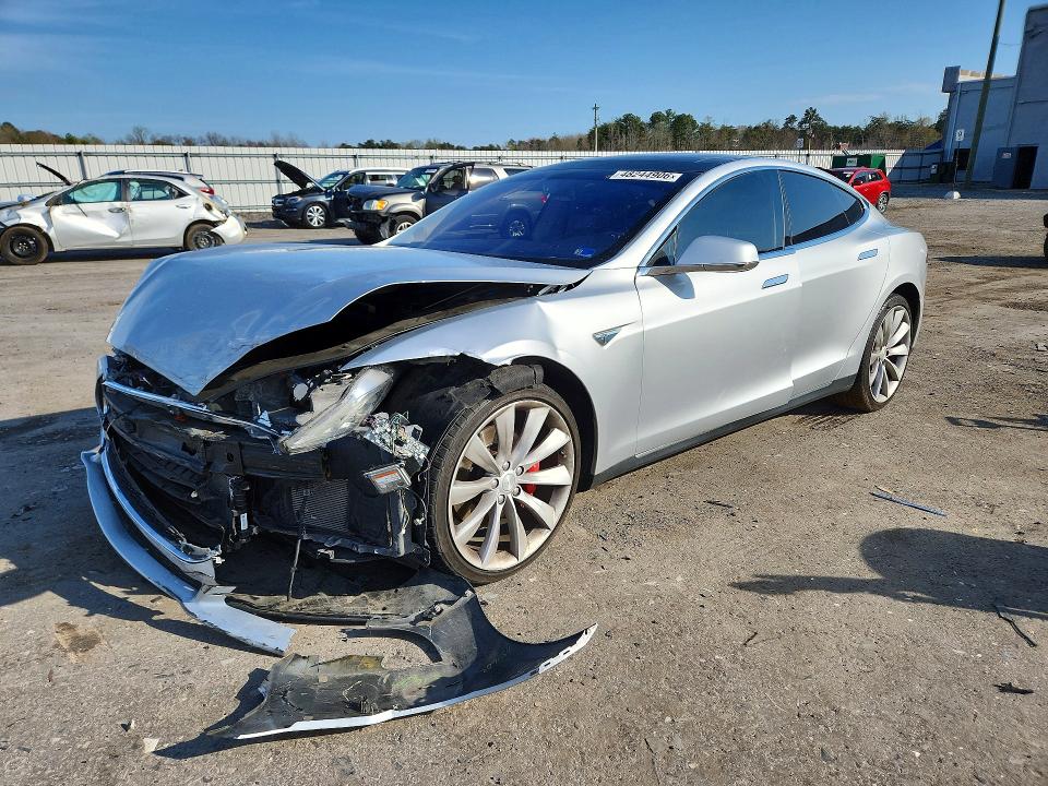 48244906 :رقم المزاد ، 5YJSA1H15EFP40113 vin ، 2014 Tesla Model S مزاد بيع