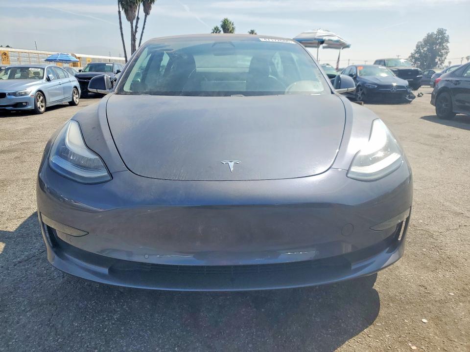 47172686 :رقم المزاد ، 5YJ3E1EA6JF158271 vin ، 2018 Tesla Model 3 مزاد بيع