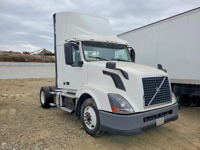 2017 Volvo Vnl მანქანა იყიდება აუქციონზე, vin: 4V4N39TGXHN988112, აუქციონის ნომერი: 46209326