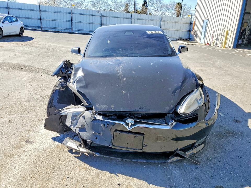 79717885 :رقم المزاد ، 5YJSA1E21HF199580 vin ، 2017 Tesla Model S مزاد بيع