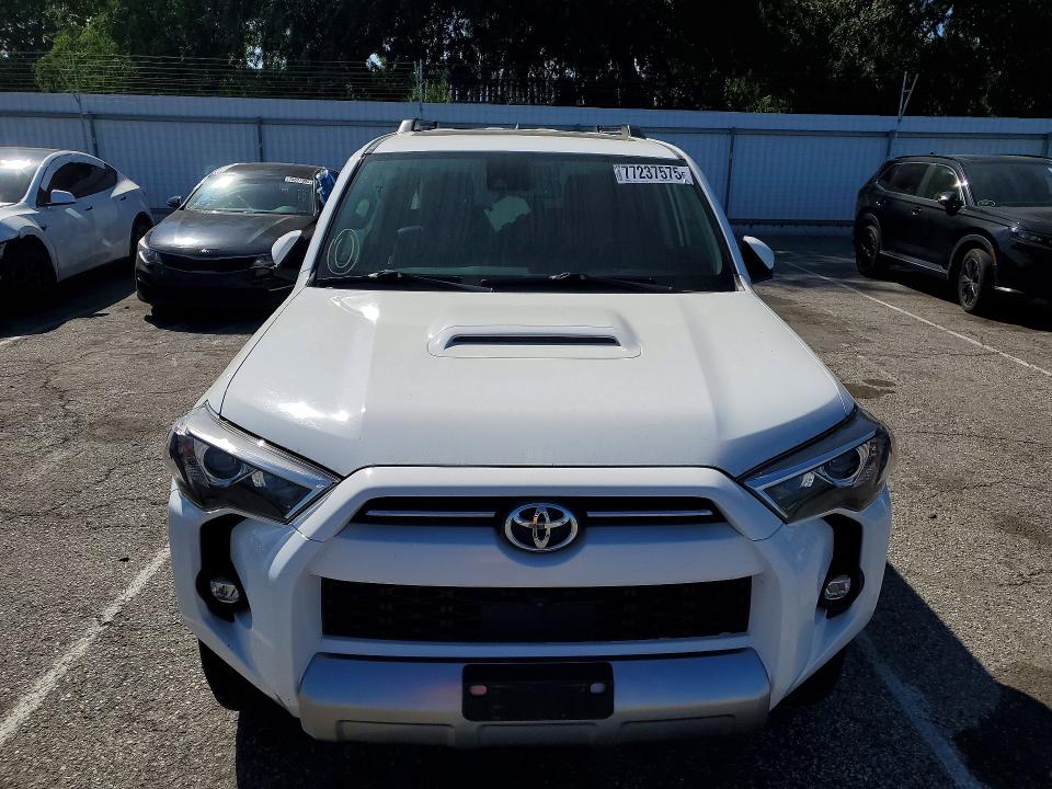 77237575 :رقم المزاد ، JTERU5JR1N6007335 vin ، 2022 Toyota 4runner مزاد بيع