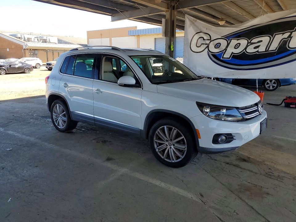 Продажа на аукционе авто 2015 Volkswagen Tiguan, vin: WVGAV7AX7FW569715, номер лота: 46118106