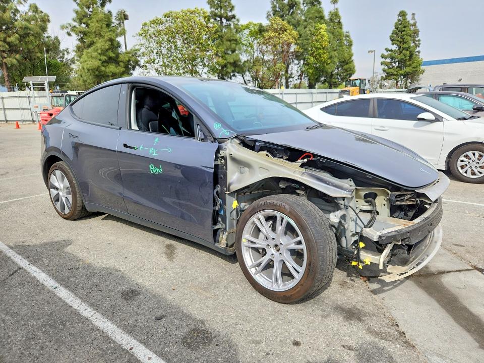 48104936 :رقم المزاد ، 5YJYGDEE1LF043844 vin ، 2020 Tesla Model Y مزاد بيع